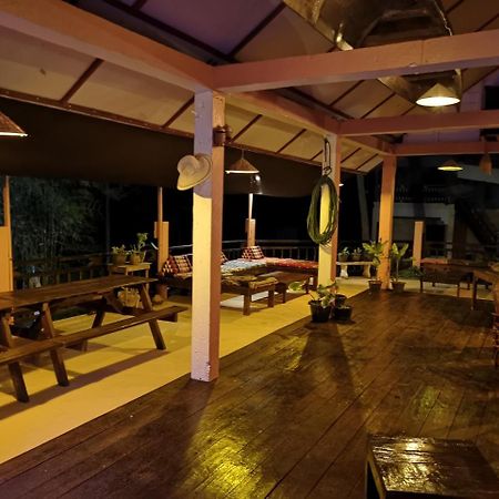 The Boathouse Hotel Ban Dondét Buitenkant foto