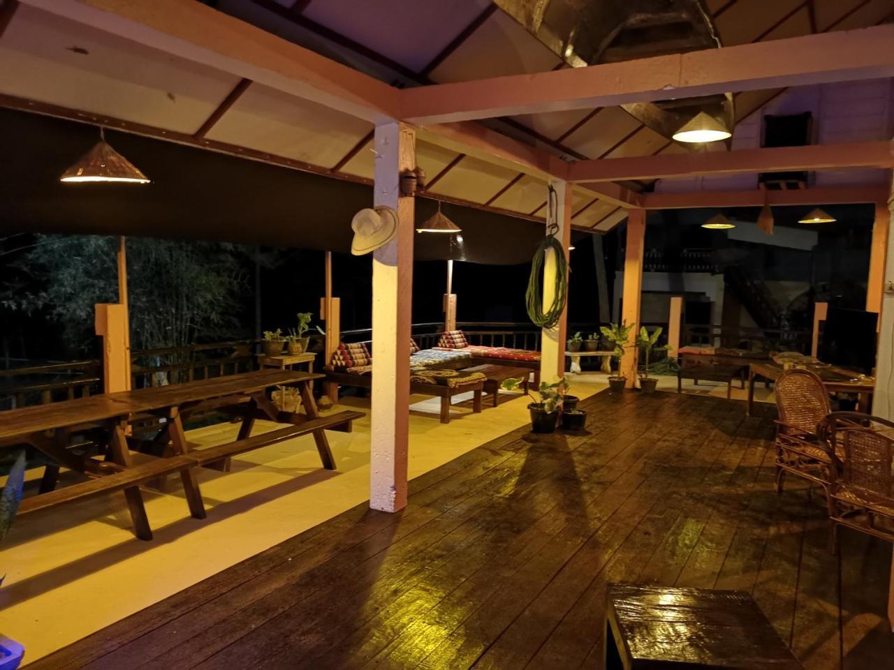 The Boathouse Hotel Ban Dondét Buitenkant foto