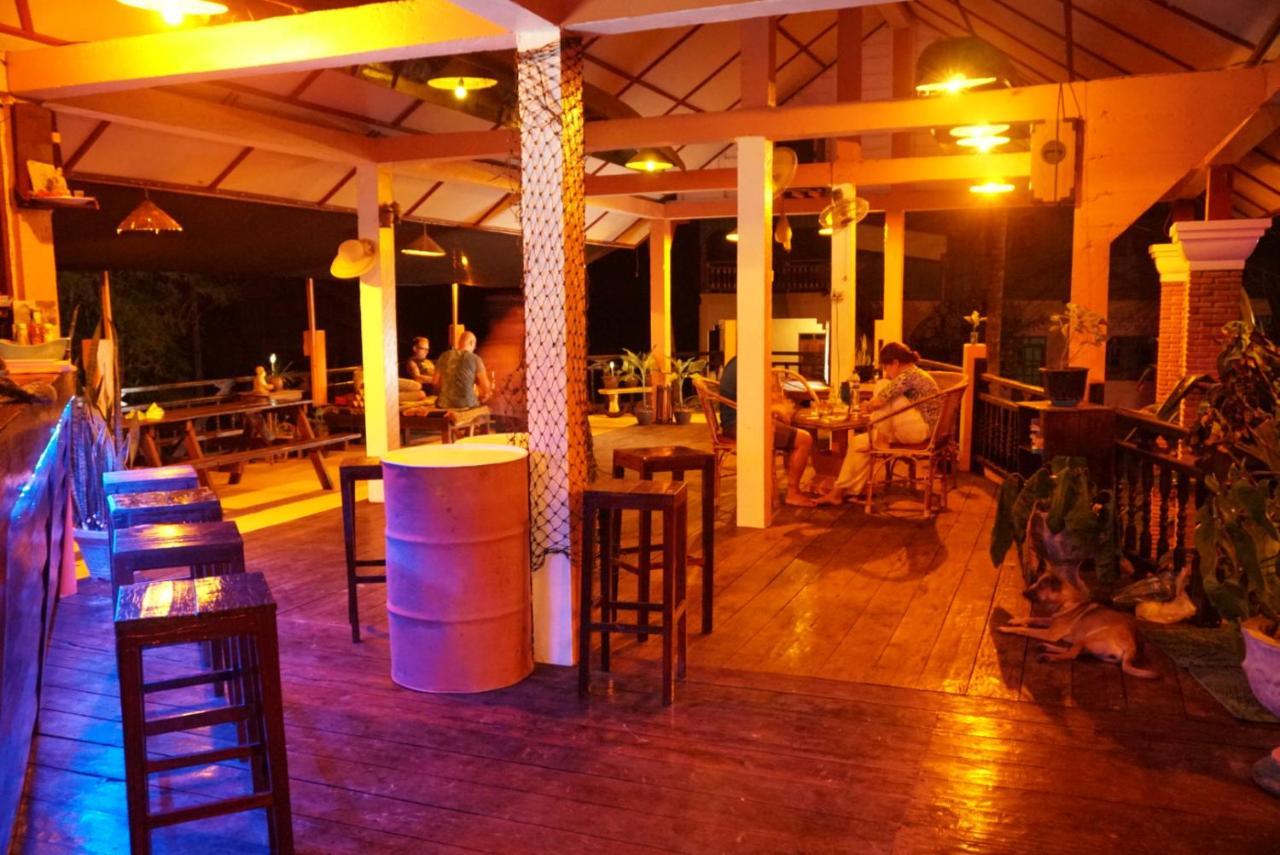 The Boathouse Hotel Ban Dondét Buitenkant foto