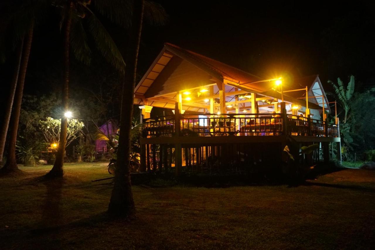 The Boathouse Hotel Ban Dondét Buitenkant foto