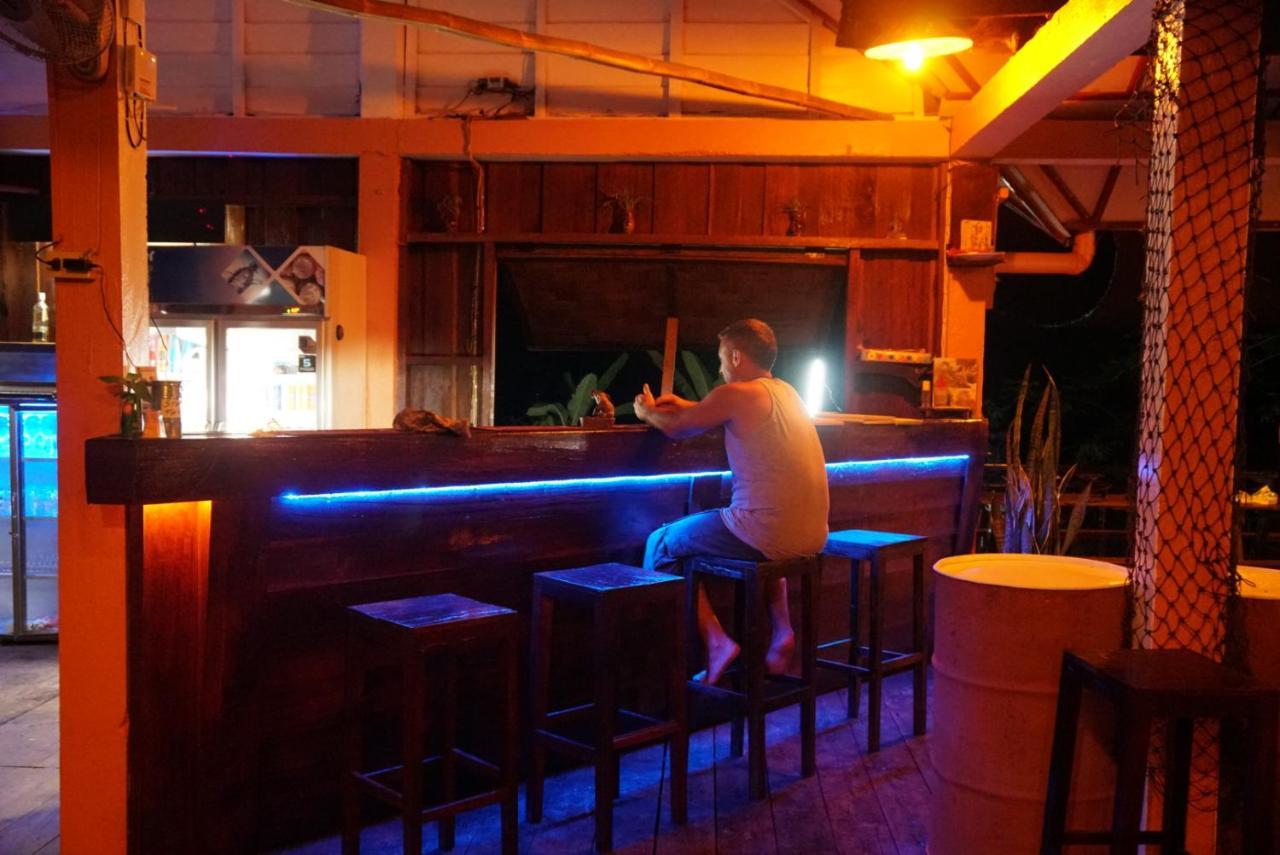 The Boathouse Hotel Ban Dondét Buitenkant foto