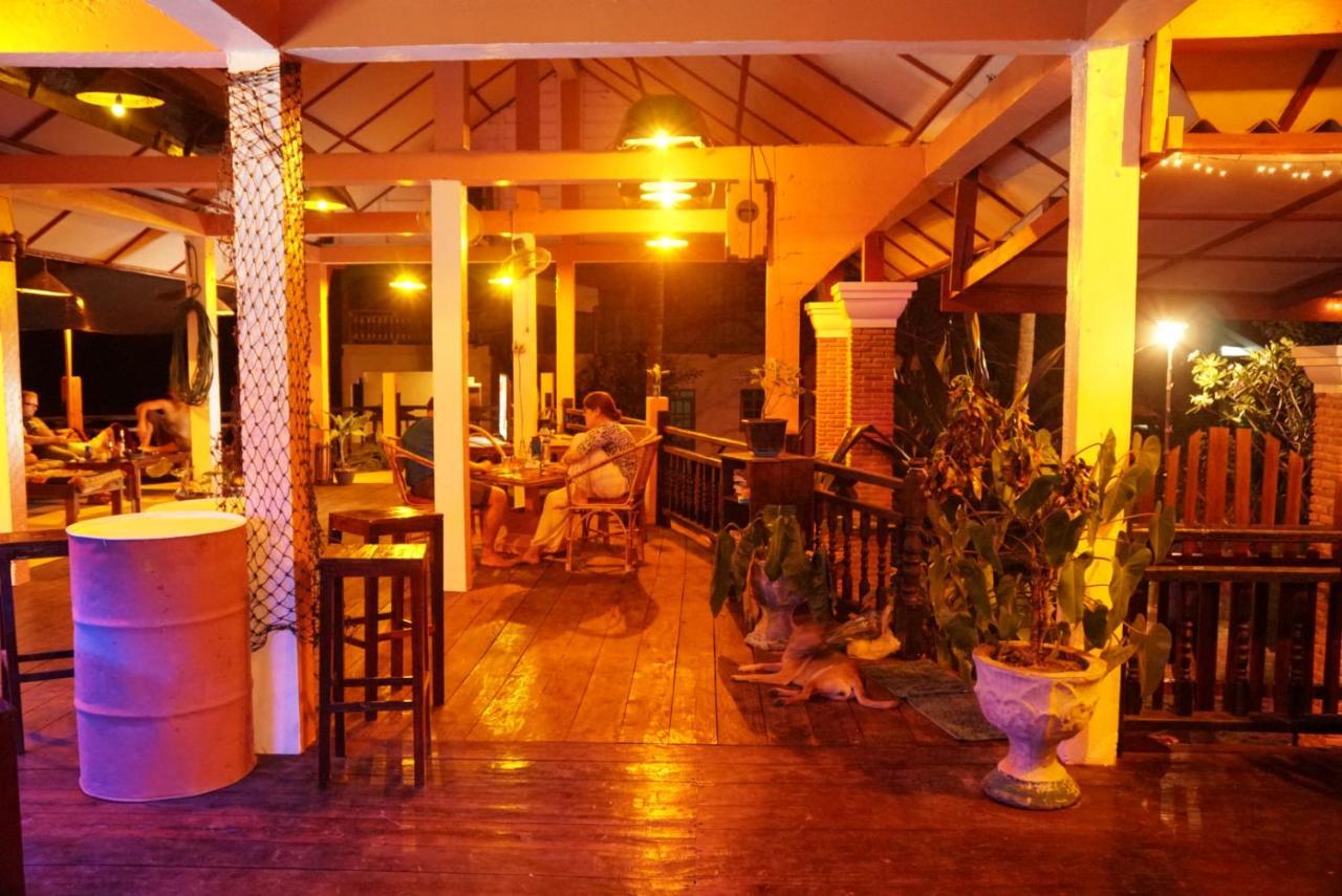 The Boathouse Hotel Ban Dondét Buitenkant foto